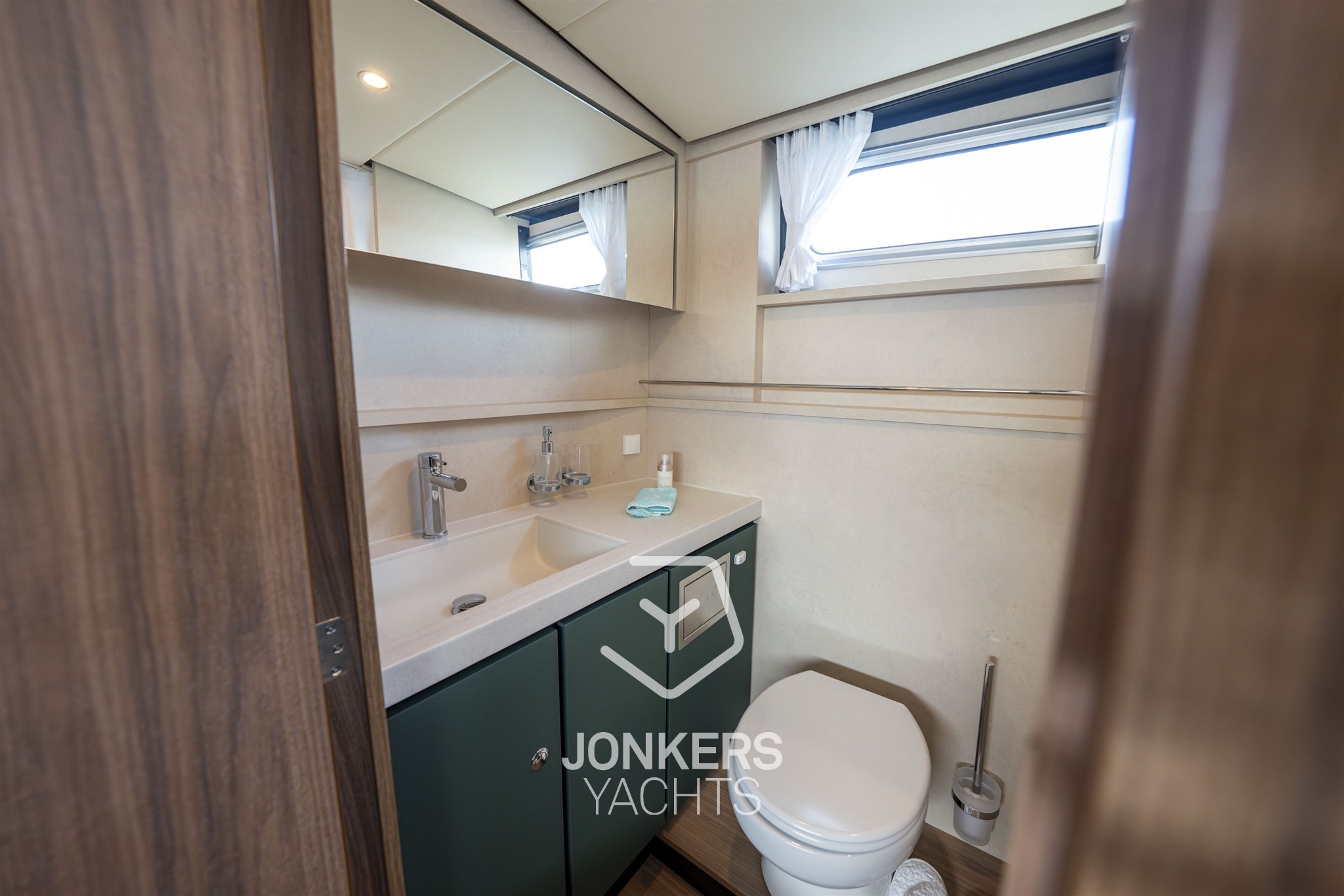 [I] Linssen Grand Sturdy 40.1 AC Mystic Green (45).jpg