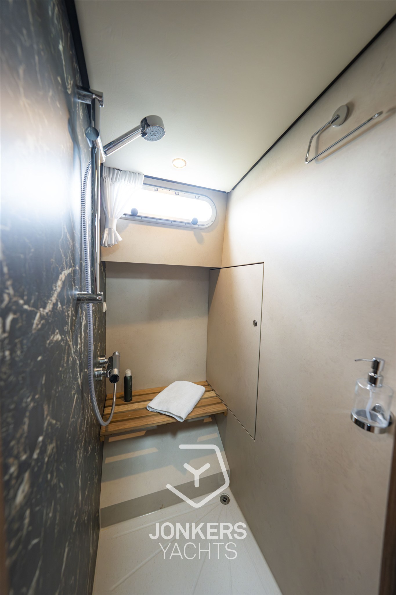 [I] Linssen Grand Sturdy 40.1 AC Mystic Green (77).jpg