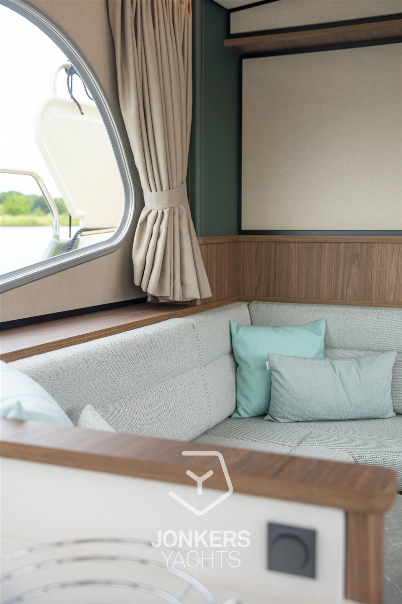 [I] Linssen Grand Sturdy 40.1 AC Mystic Green (84).jpg