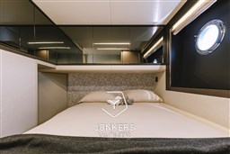 [I] ABSOLUTE 52 FLY-43