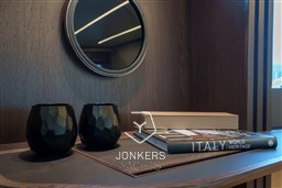 [I] ABSOLUTE 52 FLY-180