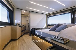 [I] ABSOLUTE 52 FLY-251