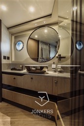 [I] ABSOLUTE 52 FLY-243