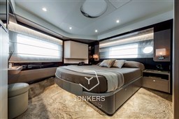 [I] 21-Absolute-Navetta48-MasterCabin