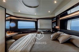 [I] 20-Absolute-Navetta48-MasterCabin