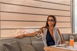 [I] 14-Absolute-Navetta48-Cockpit-Privacy-Sunshade