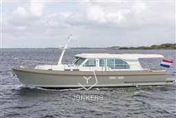 [E] linssen-grand-sturdy-45-sedan-intero-eggshell-white-green-hull.jpg