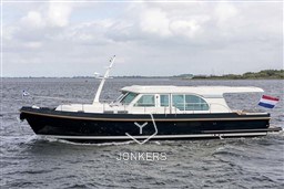 [E] linssen-grand-sturdy-45-sedan-intero-eggshell-white-blue-hull.jpg