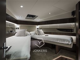 [I] Squadron_50_Interior_1523-min.jpg