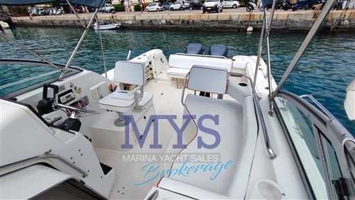 Boston Whaler 28 Conquest (09)