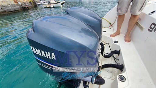 Boston Whaler 28 Conquest (07)