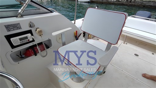 Boston Whaler 28 Conquest (04)