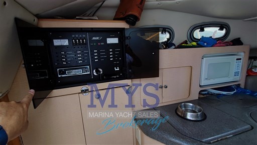 Boston Whaler 28 Conquest (12)