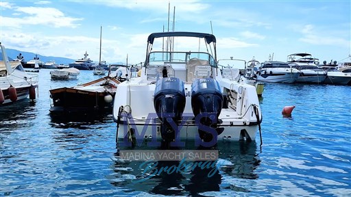 Boston Whaler 28 Conquest (20)