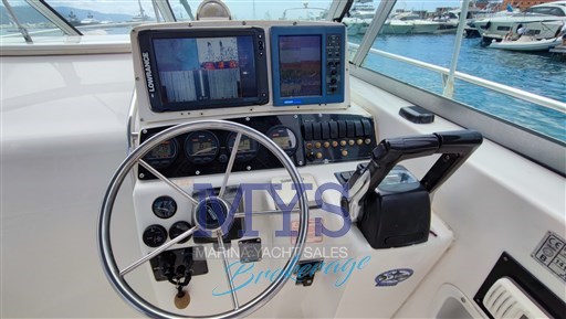 Boston Whaler 28 Conquest (01)
