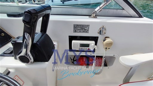 Boston Whaler 28 Conquest (03)