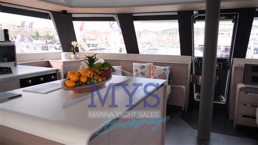 FOUNTAINE PAJOT 67 POWER (12)