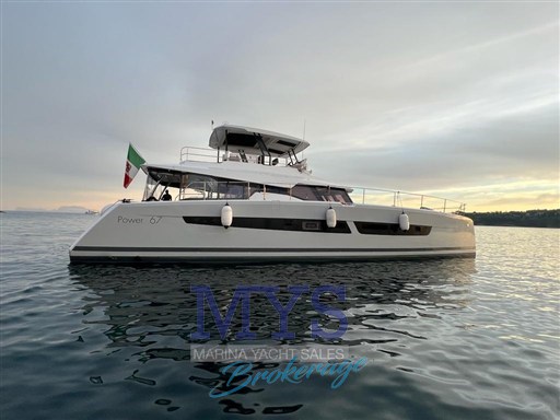 FOUNTAINE PAJOT 67 POWER (05)