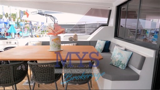 FOUNTAINE PAJOT 67 POWER (5)