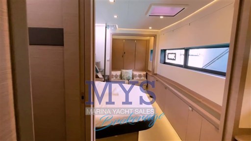 FOUNTAINE PAJOT 67 POWER (1)