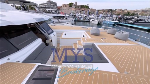FOUNTAINE PAJOT 67 POWER (8)
