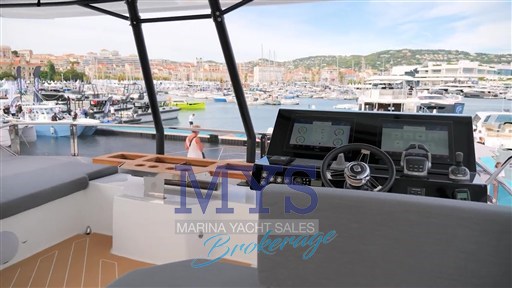 FOUNTAINE PAJOT 67 POWER (16)