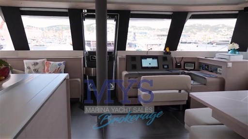 FOUNTAINE PAJOT 67 POWER (9)