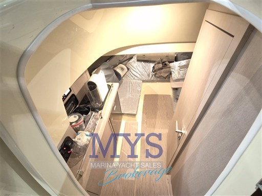 INVICTUS 280 GT (13)