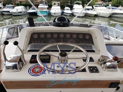 BERTRAM 37 CONVERTIBLE (77)