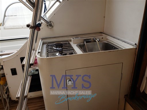 BERTRAM 37 CONVERTIBLE (89)