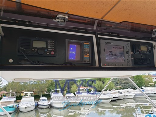 BERTRAM 37 CONVERTIBLE (79)