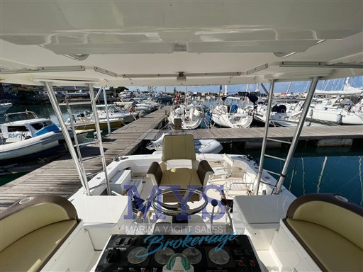 Luhrs 40 open