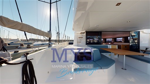 48-DUFOUR-CATAMARANS-10272021_191848