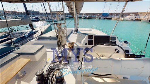 48-DUFOUR-CATAMARANS-10272021_193738