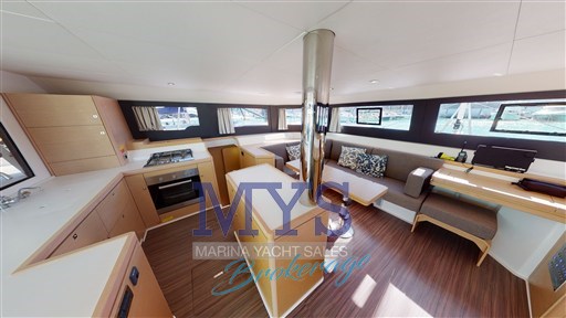 48-DUFOUR-CATAMARANS-10272021_192557
