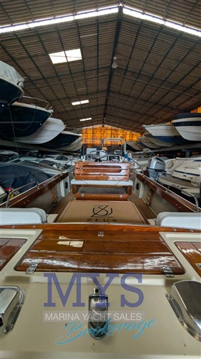 BOSTON WHALER 22' OUTRAGE (17)