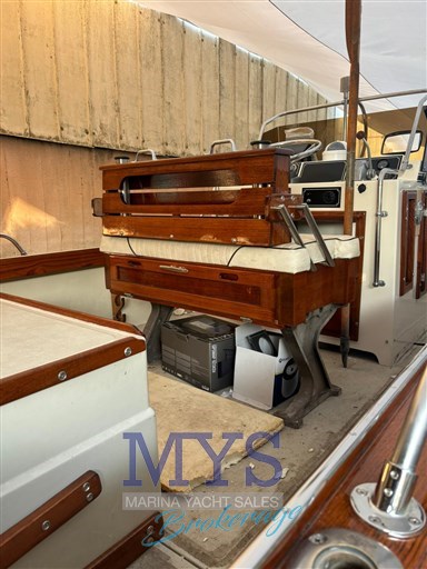 BOSTON WHALER 22' OUTRAGE (23)