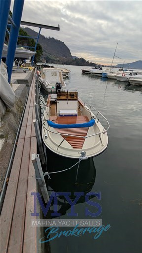 BOSTON WHALER 22' OUTRAGE (5)