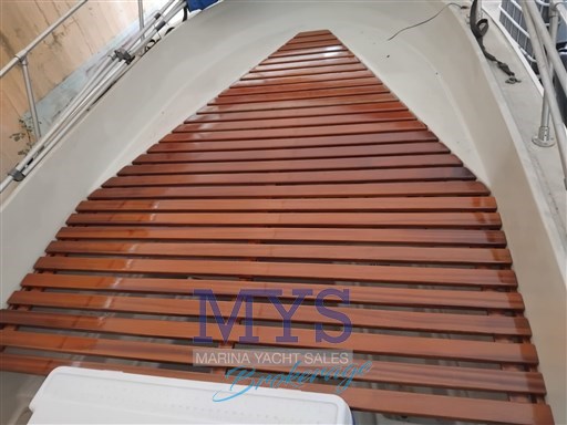 BOSTON WHALER 22' OUTRAGE (10)