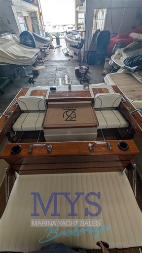 BOSTON WHALER 22' OUTRAGE (11)