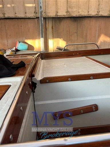BOSTON WHALER 22' OUTRAGE (24)