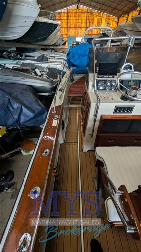 BOSTON WHALER 22' OUTRAGE (14)