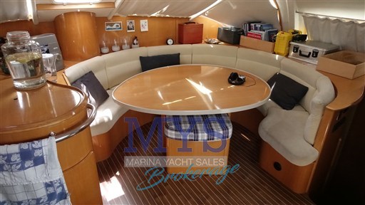 Privilege 465 Cockpit inside area 