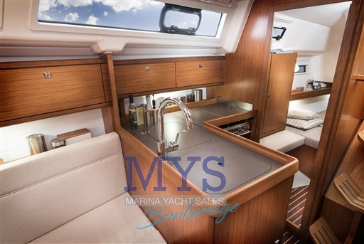 BAVARIA 34 CRUISER (12)