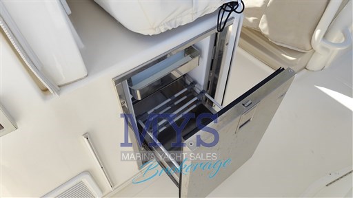 Boston Whaler 380 Outrage (29)