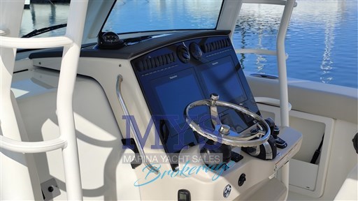 Boston Whaler 380 Outrage (10)
