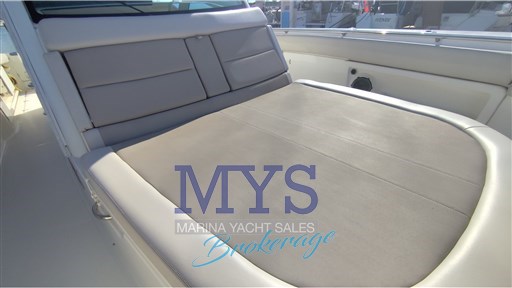 Boston Whaler 380 Outrage (19)