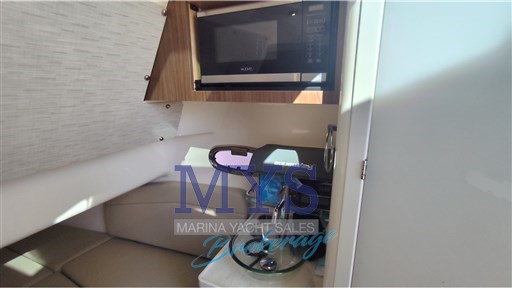 Boston Whaler 380 Outrage (33)