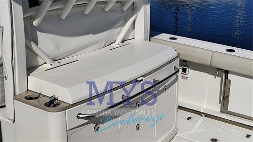 Boston Whaler 380 Outrage (8)