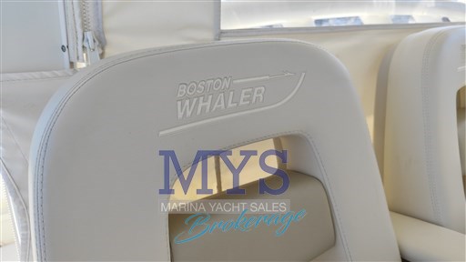 Boston Whaler 380 Outrage (28)